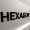 Logo et lettrage en plexiglass