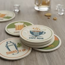 Sous-verre rond noir avec un motif de grain de café et le texte 'COFFEE TIME' inscrit en blanc.